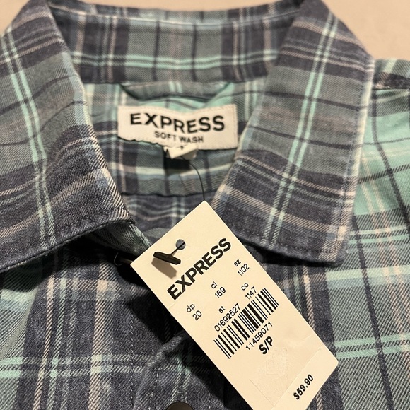 EXPRESS NWT Mens Soft Wash Short Sleeve Plaid Pattern Shirt Small - Picture 2 of 4